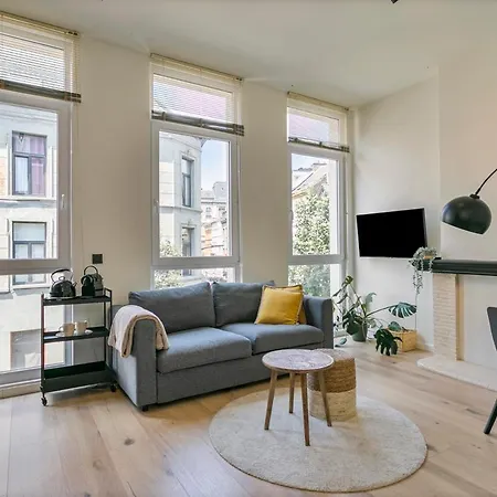 New Renovated Condo's @ Trendy South דירה
