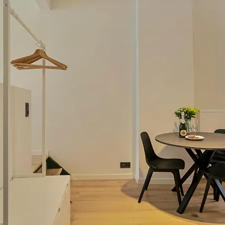New Renovated Condo's @ Trendy South דירה *